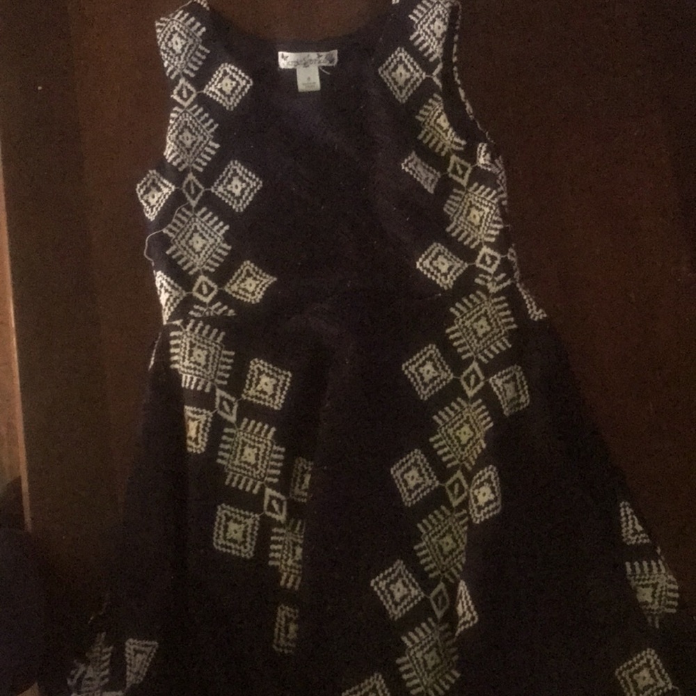 A knits work dress size 8 in girls. It’s navy blue an white
